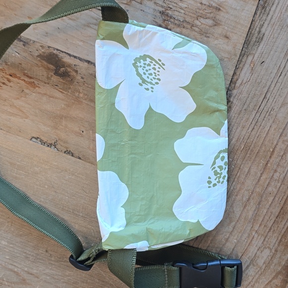 ALOHA Collection Pua Mini Hip Pack / Moss - Picture 4 of 8